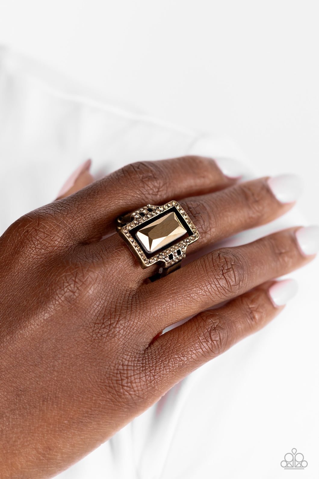 Paparazzi Emerald Elegance - Brass Ring